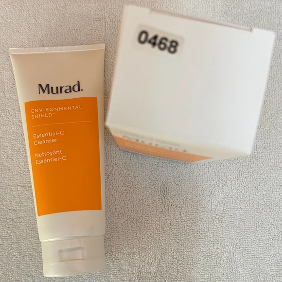 NIB, Murad Environmental Shield Essential-C Cleanser - Picture 4 of 12